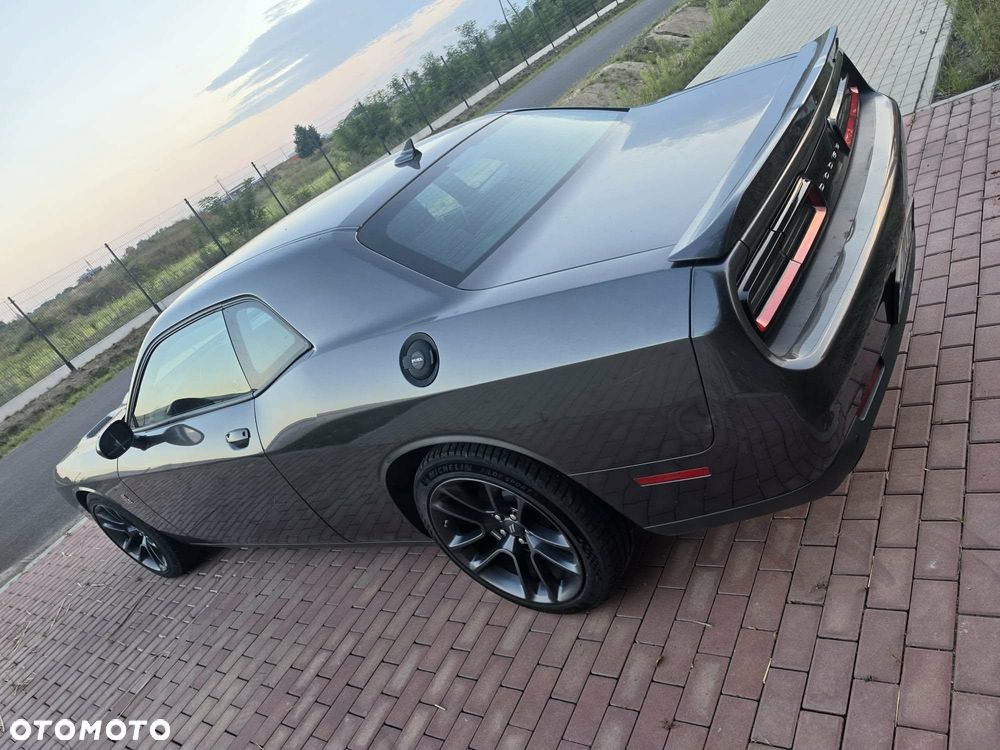 Dodge Challenger - 7
