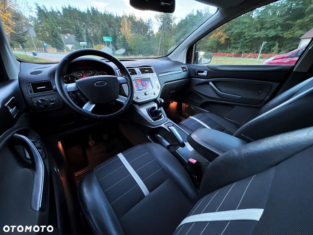 Ford Kuga 2.0 TDCi 2x4 Titanium - 5