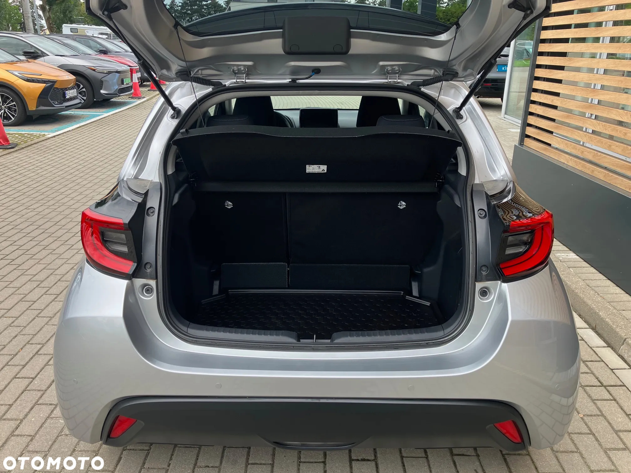 Toyota Yaris Hybrid 1.5 Style - 8