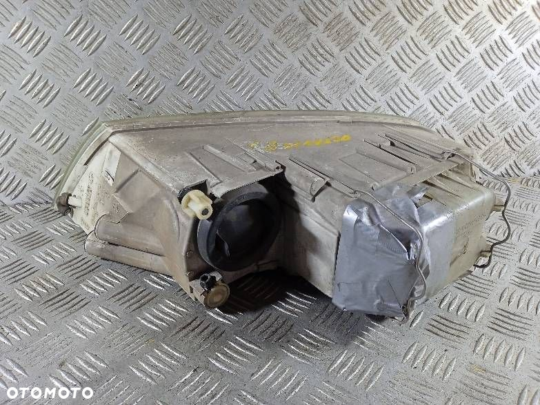 LAMPA PRAWA PRZEDNIA SKODA OCTAVIA 2 - 2