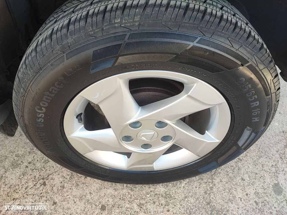 Dacia Duster 1.5 dCi Tour - 9