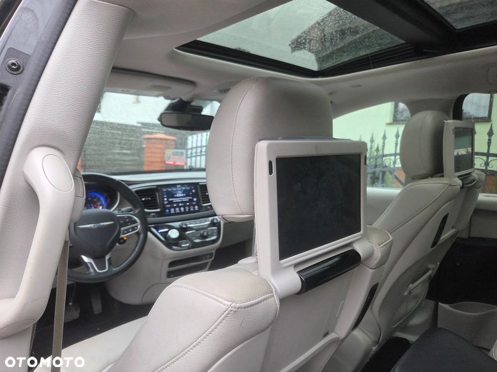 Chrysler Pacifica - 15