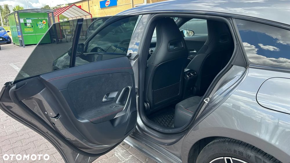 Mercedes-Benz CLA 200 7G-DCT - 8