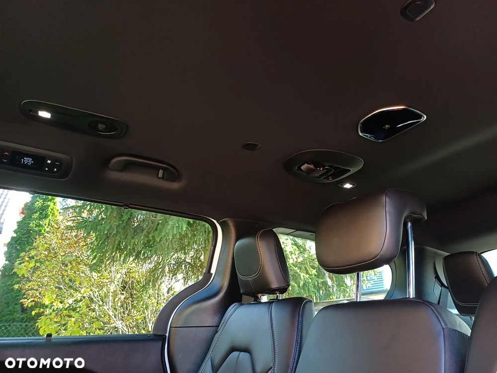 Chrysler Pacifica - 16