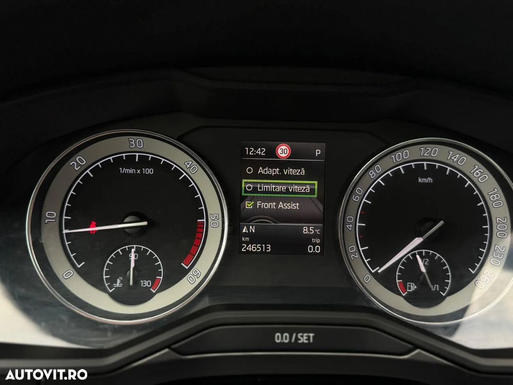 Skoda Superb Combi 2.0 TDI DSG Premium Edition - 7