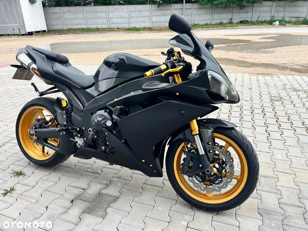 Yamaha R1 - 1