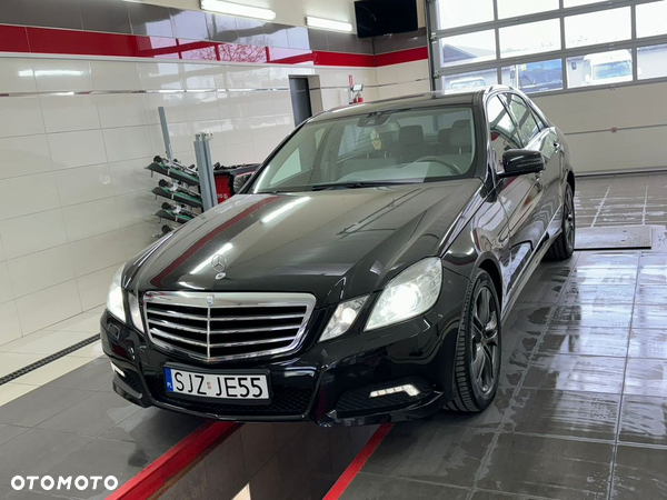 Mercedes-Benz Klasa E 350 T CGI BlueEFFICIENCY 7G-TRONIC Elegance