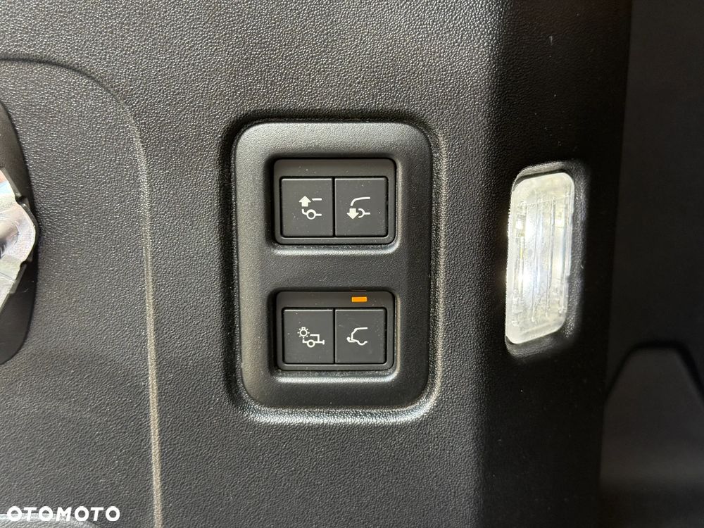 Land Rover Defender 3.0 D250 mHEV X-Dynamic HSE - 20