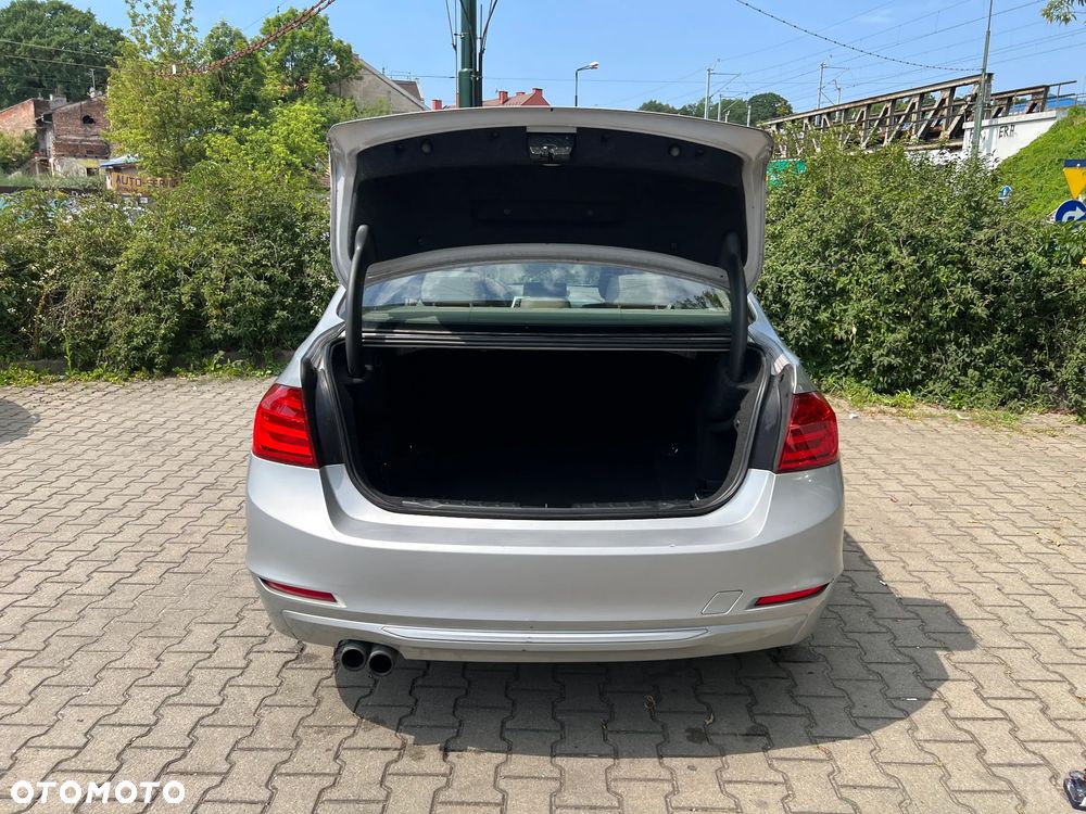 BMW Seria 3 328i Modern Line - 39