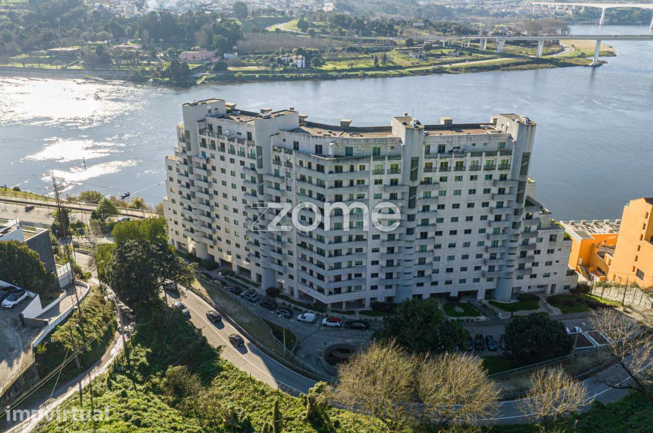 Luxuoso 4 Suites com 490 m2, à Marina do Freixo - Grande imagem: 4/38