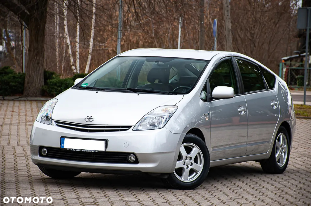 Toyota Prius (Hybrid) Executive - 8
