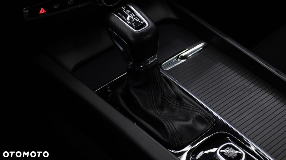 Volvo XC 60 T4 Momentum - 19