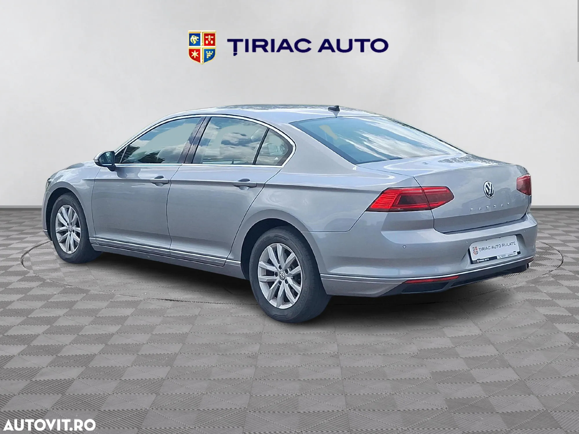Volkswagen Passat - 4