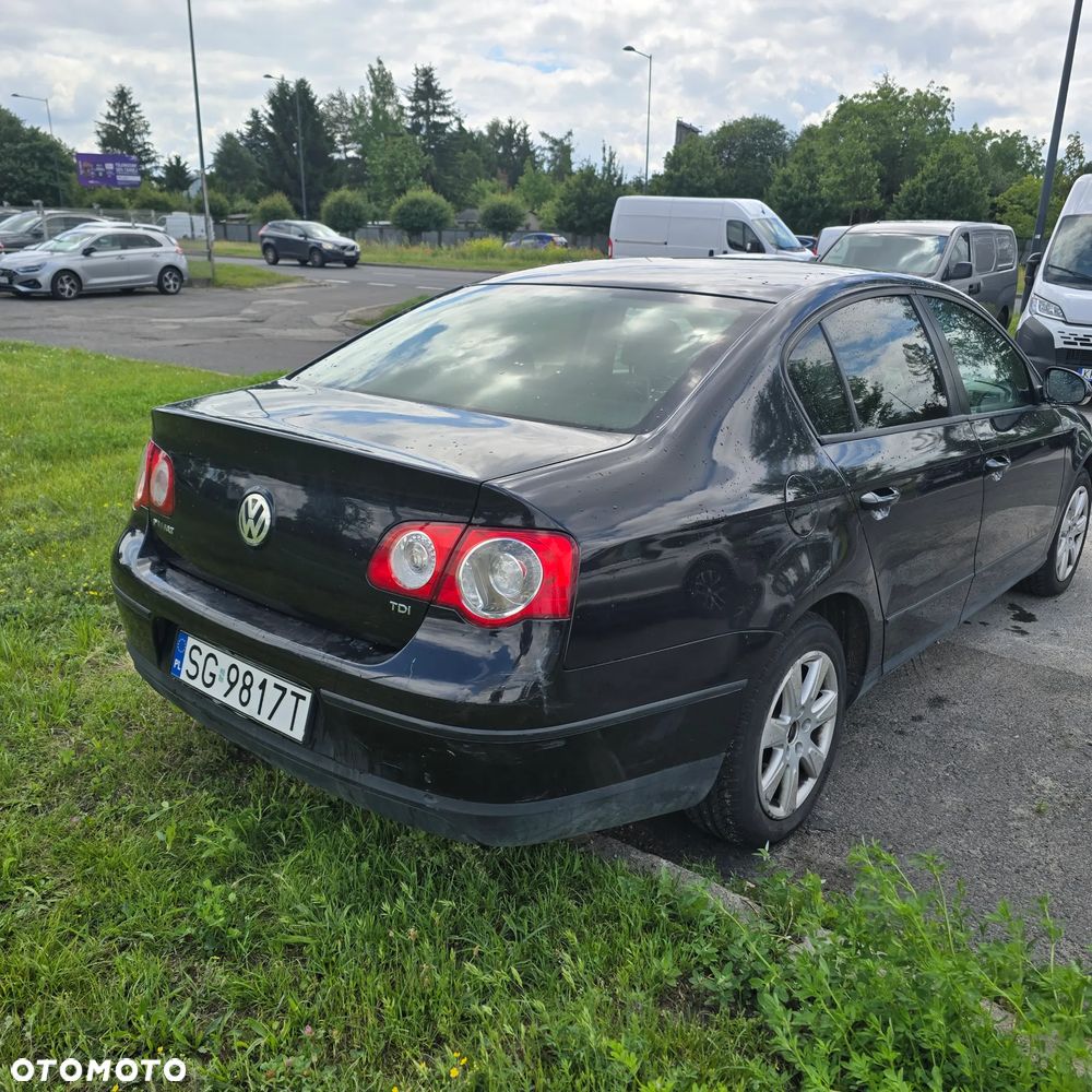 Volkswagen Passat 1.9 TDI Trendline - 4