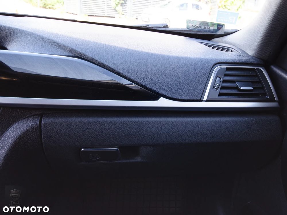 BMW Seria 3 320d Sport Line Shadow sport - 28