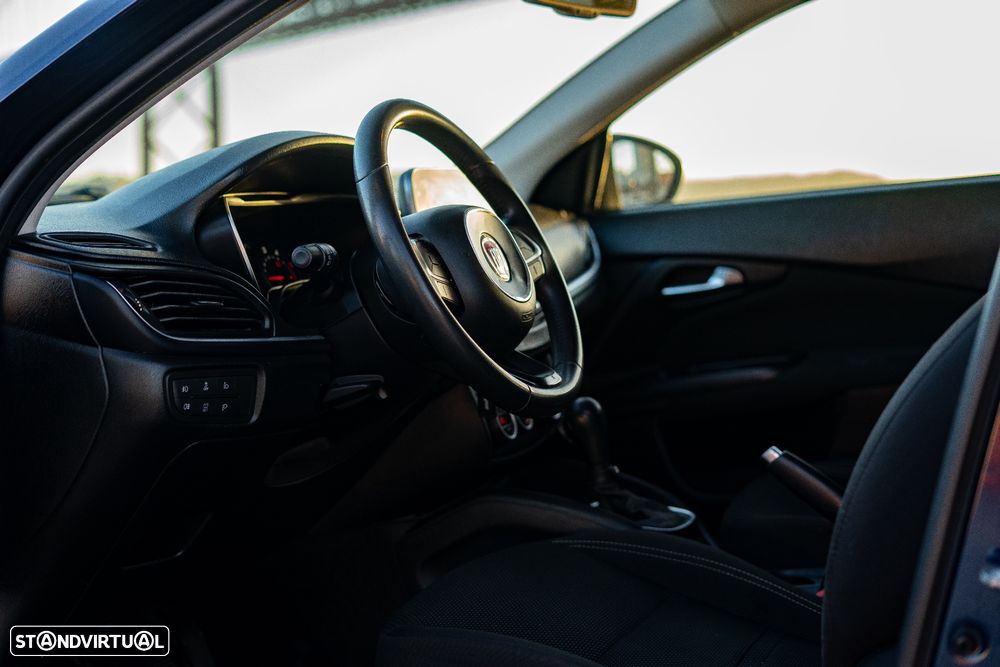 Fiat Tipo Station Wagon 1.6 M-Jet Lounge Tech J17 DCT - 16