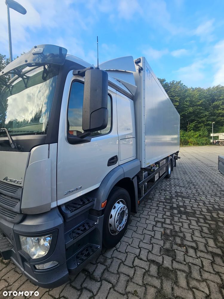 Mercedes-Benz Actros - 2