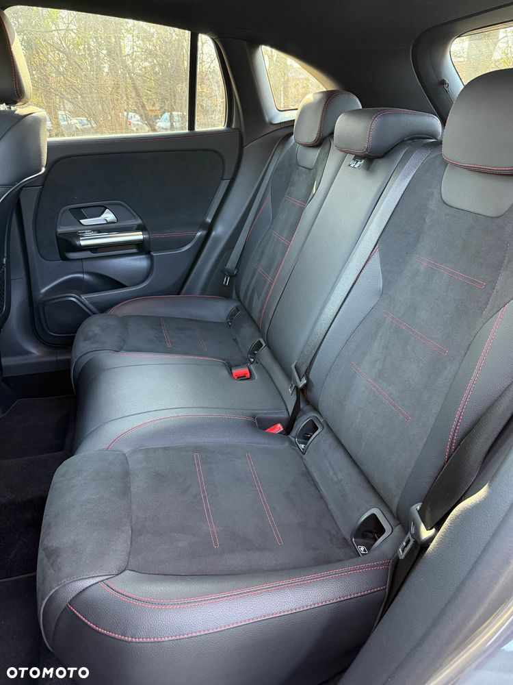 Mercedes-Benz GLA 200 Business Edition - 12