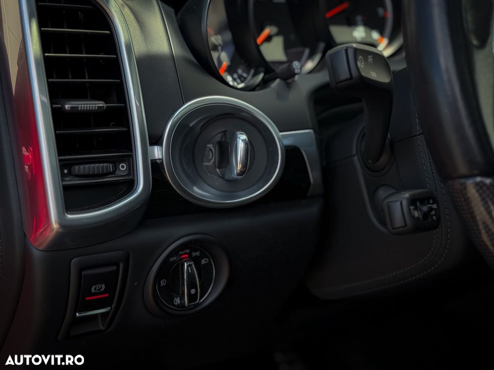Porsche Cayenne Turbo S Tiptronic S - 33