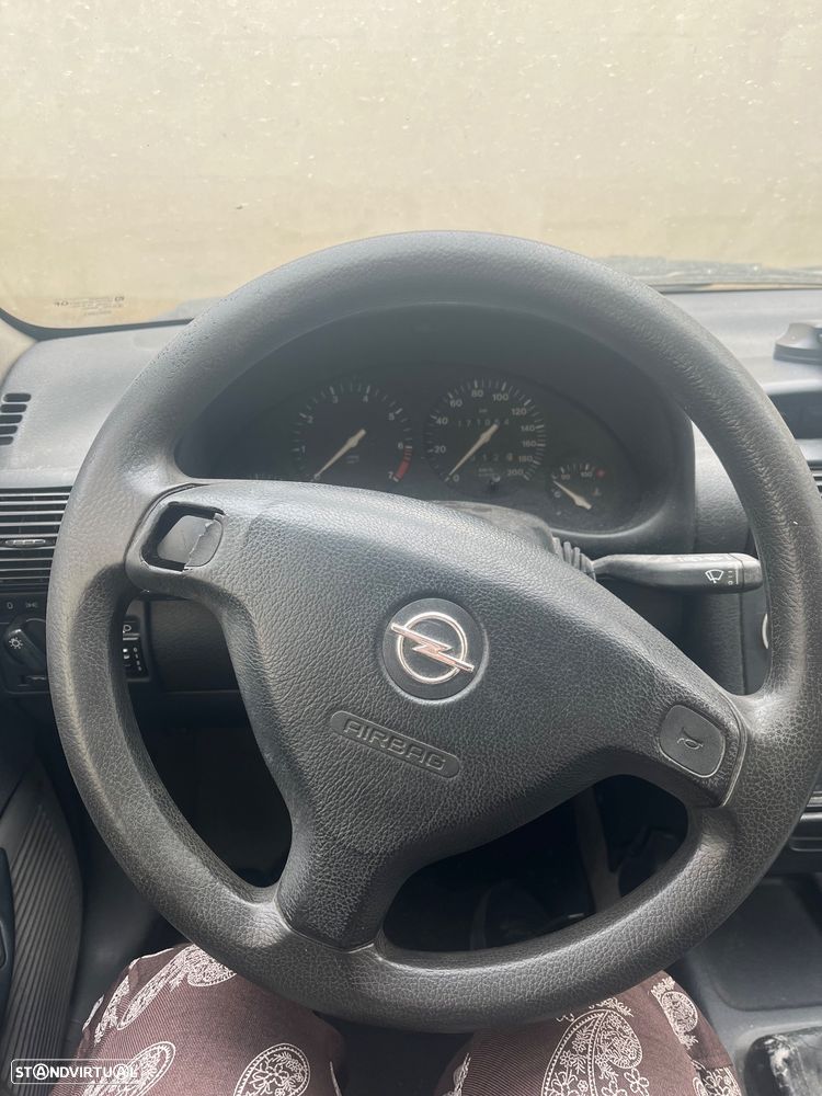 Opel Corsa 1.0 - 3