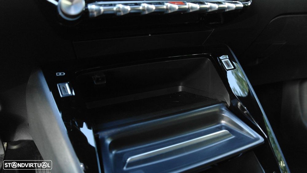 Peugeot e-2008 54 kWh Allure - 44