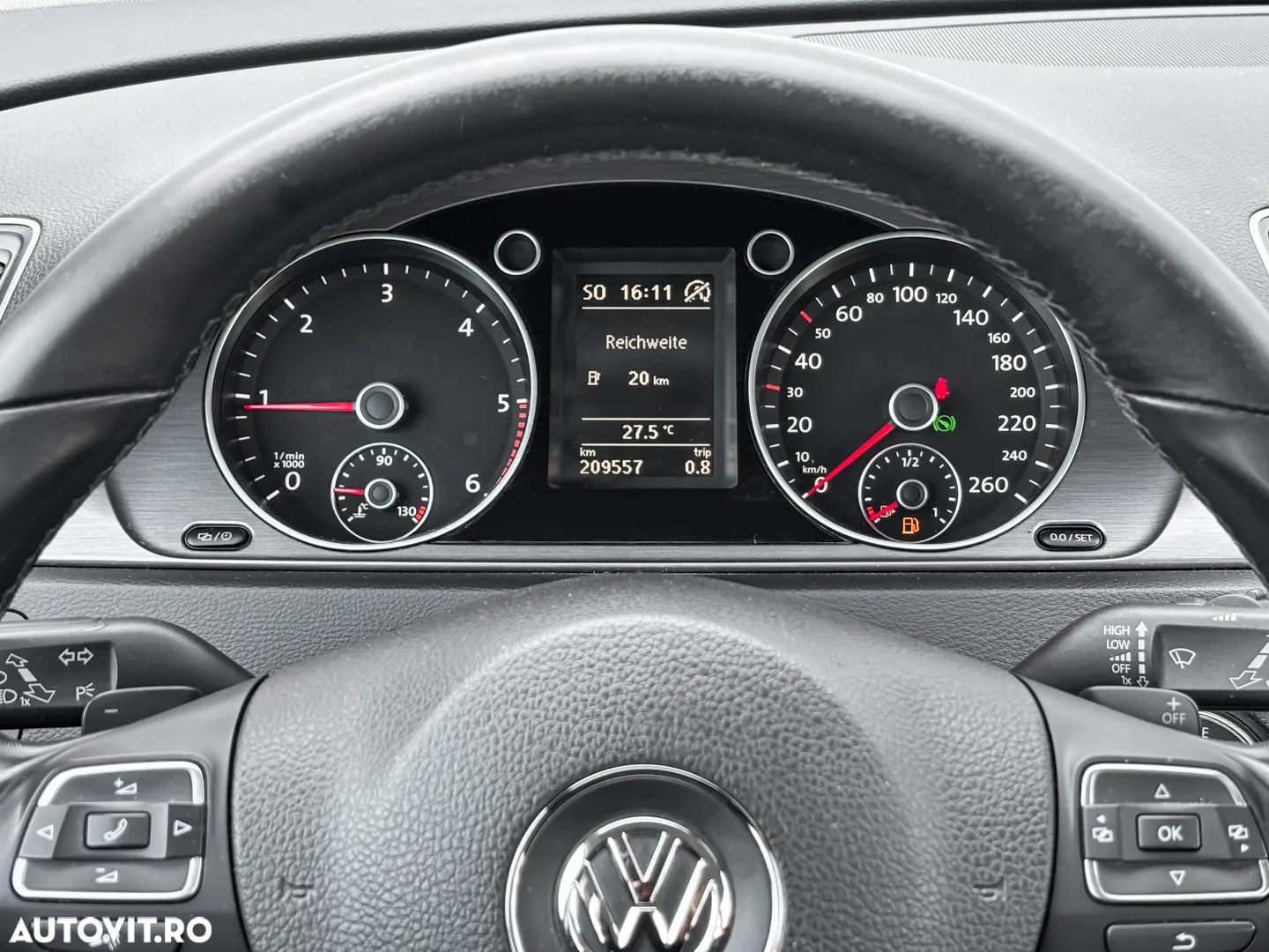 Volkswagen Passat - 12