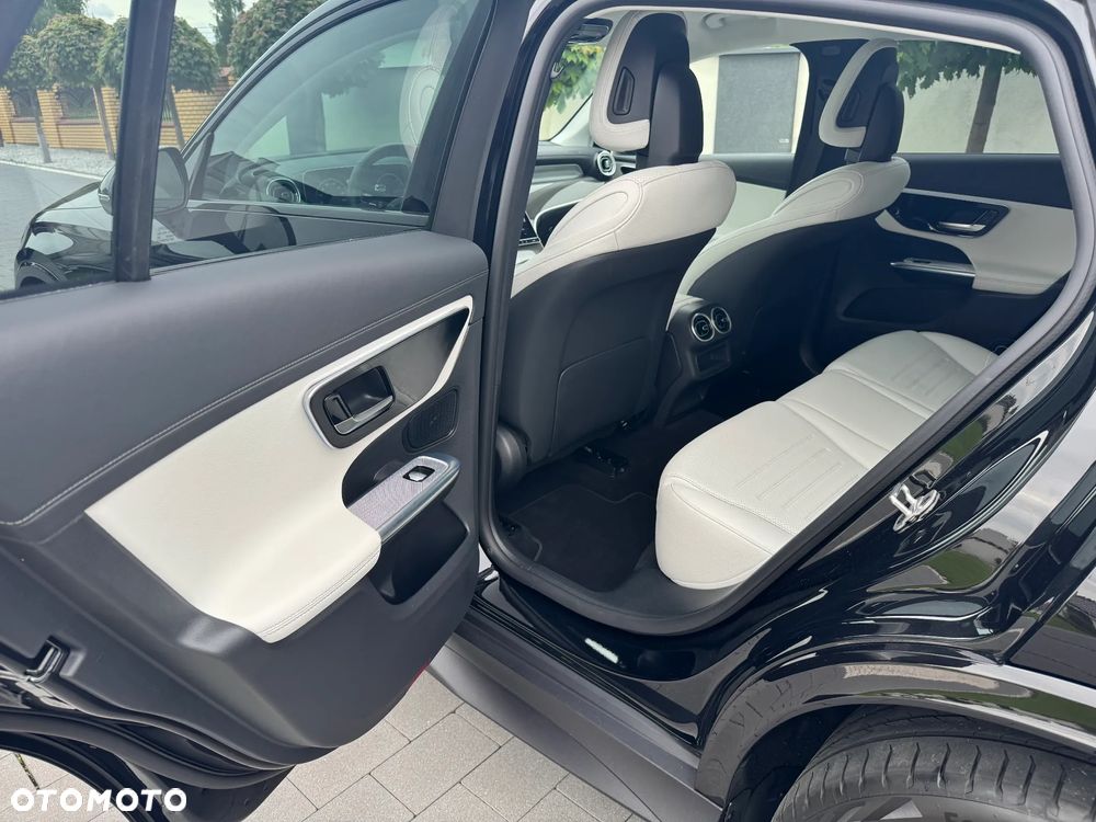 Mercedes-Benz GLC - 21