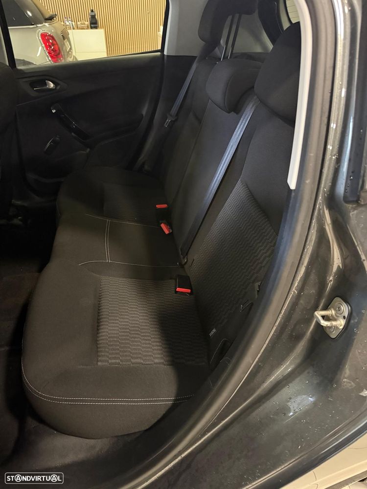 Peugeot 208 1.2 PureTech Style - 6