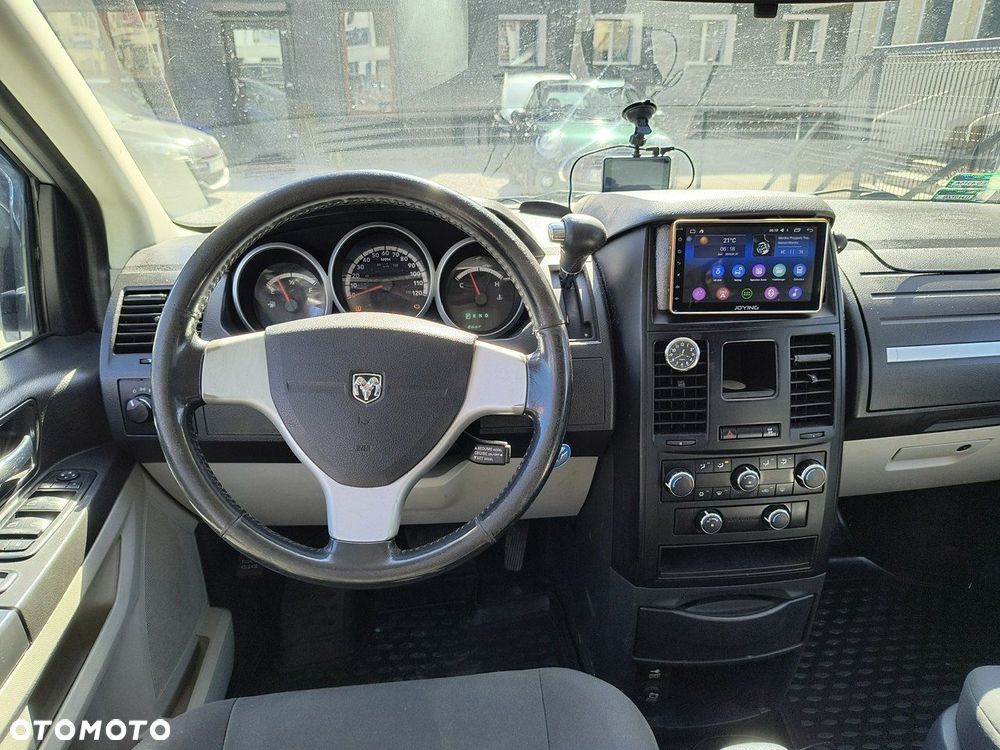 Dodge Caravan - 20