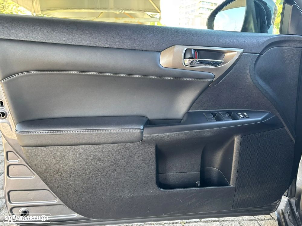 Lexus CT 200h Executive+ - 23