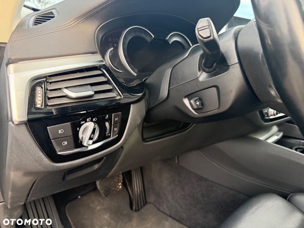 BMW Seria 5 530i Luxury Line - 23