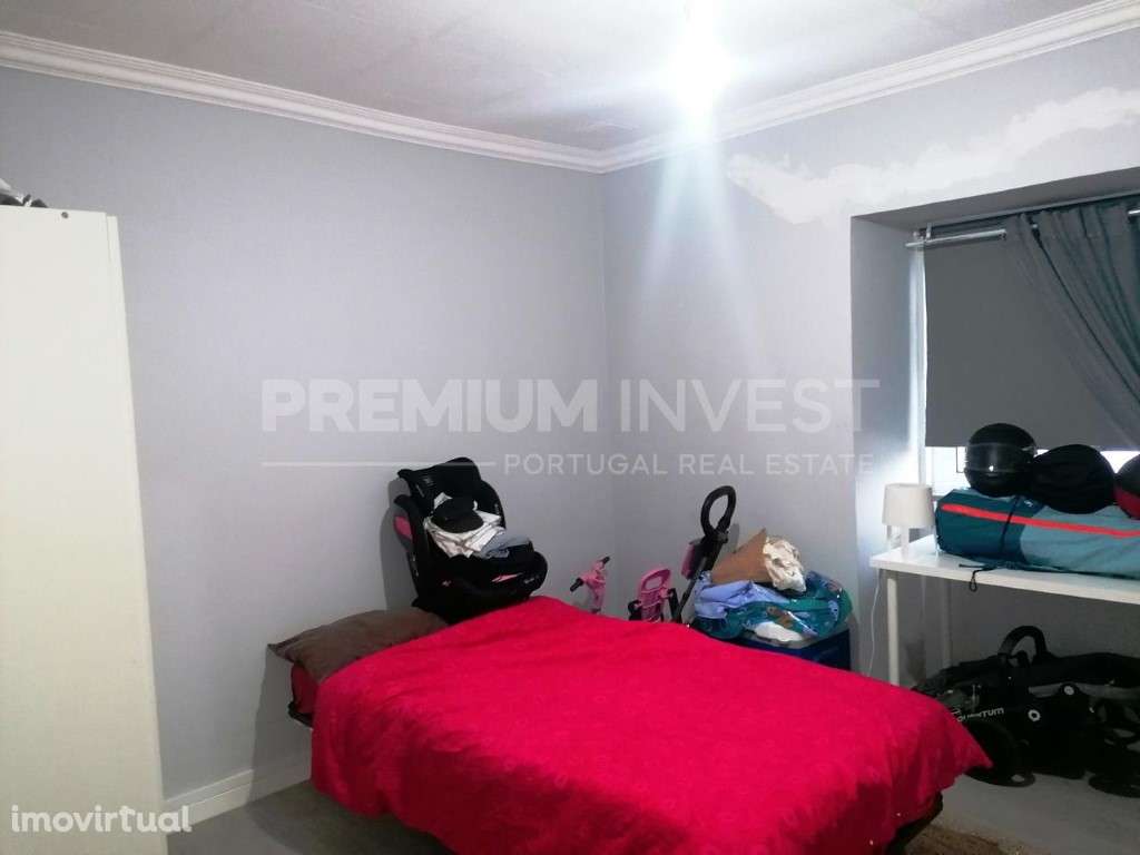 Moradia de tipologia T3 localizada no centro da Praia da Vitória - Grande imagem: 5/31