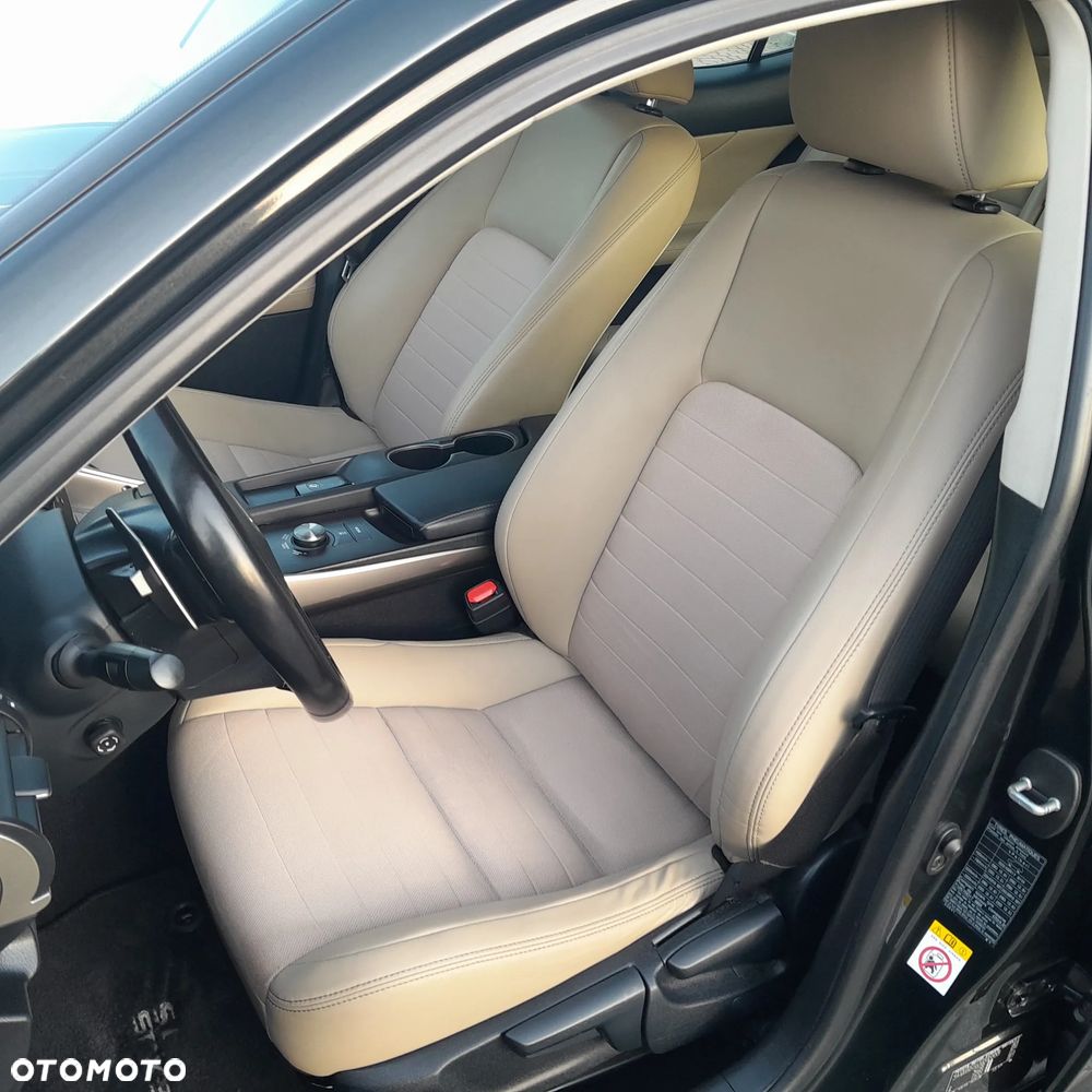 Lexus IS 200t Comfort - 11