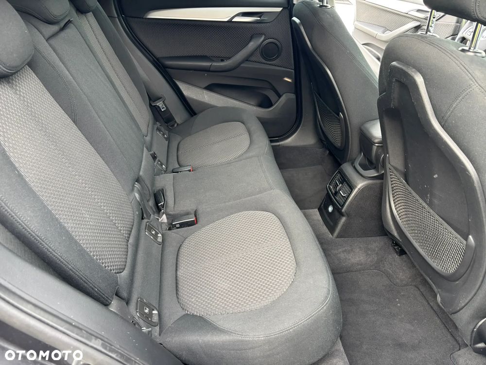 BMW X1 sDrive18i - 12