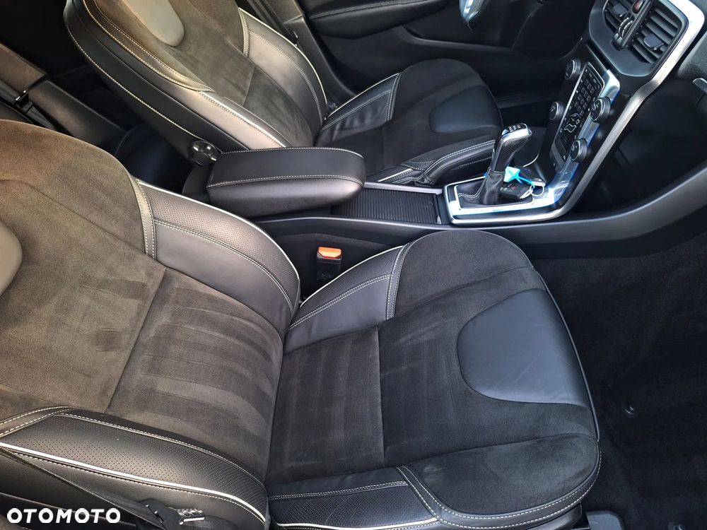 Volvo V40 D4 Momentum - 23