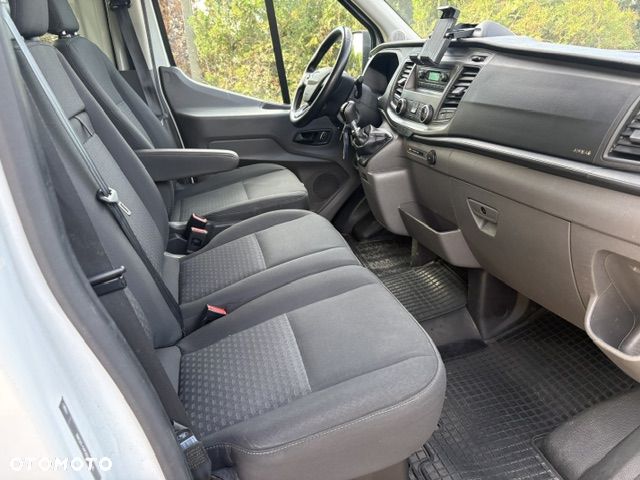 Ford Transit 7 osobowy - 26