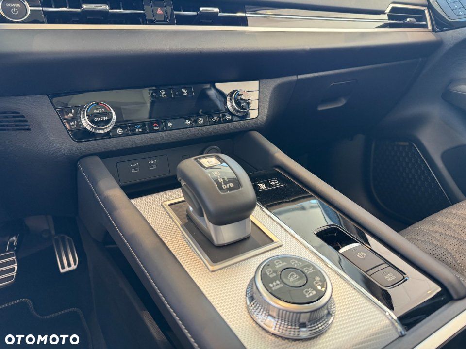 Mitsubishi Outlander - 12