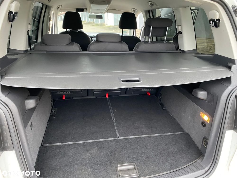 Volkswagen Touran - 11