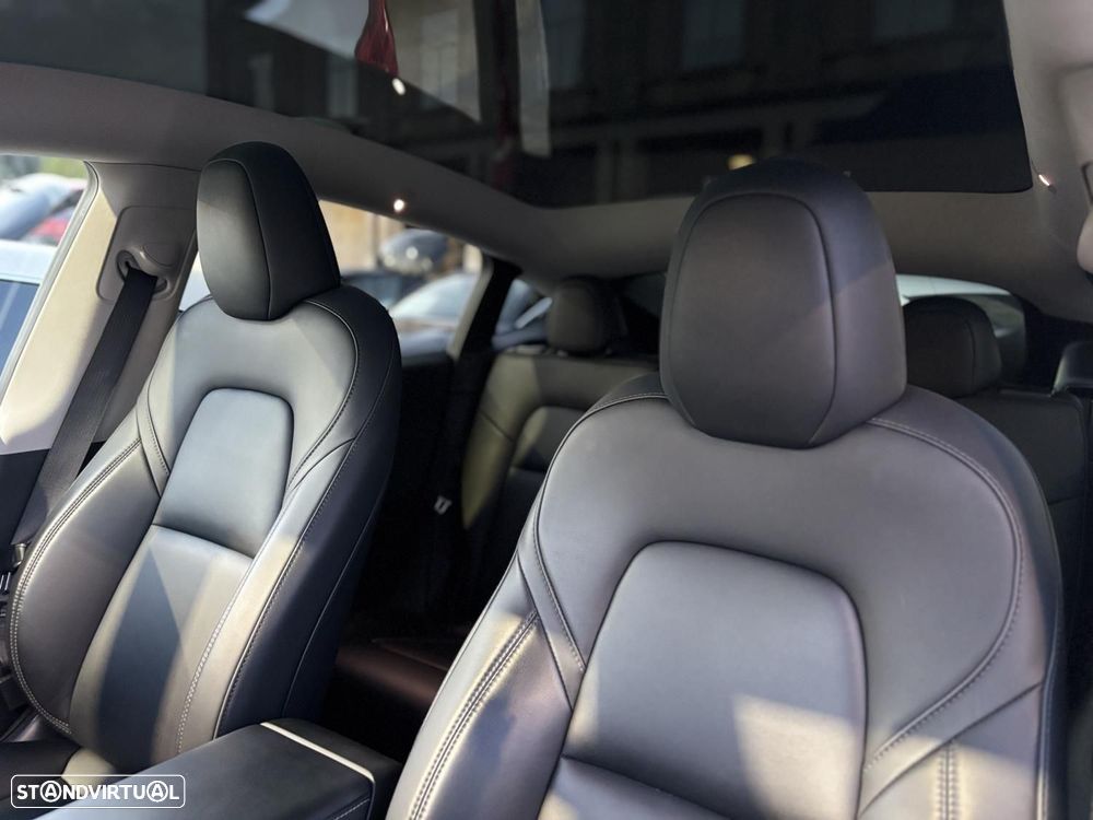 Tesla Model Y Standard RWD - 11