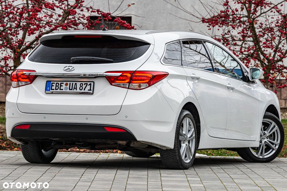 Hyundai i40 Kombi blue 1.6 Trend - 3