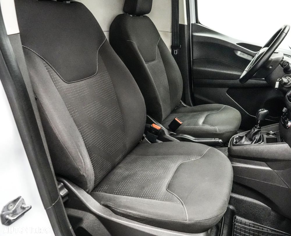 Ford Transit Courier - 14