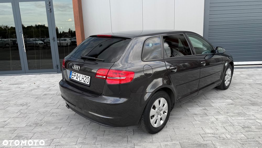 Audi A3 Sportback 1.6 TDI DPF Ambition - 4