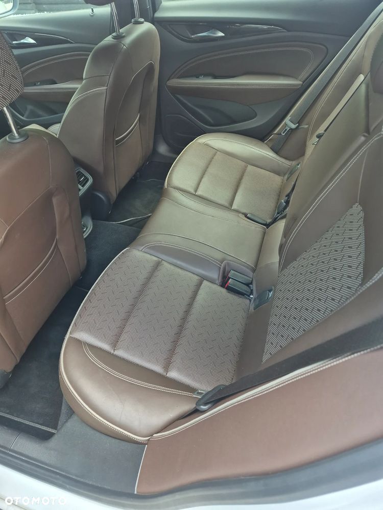 Opel Insignia 2.0 T 4x4 Exclusive S&S - 6