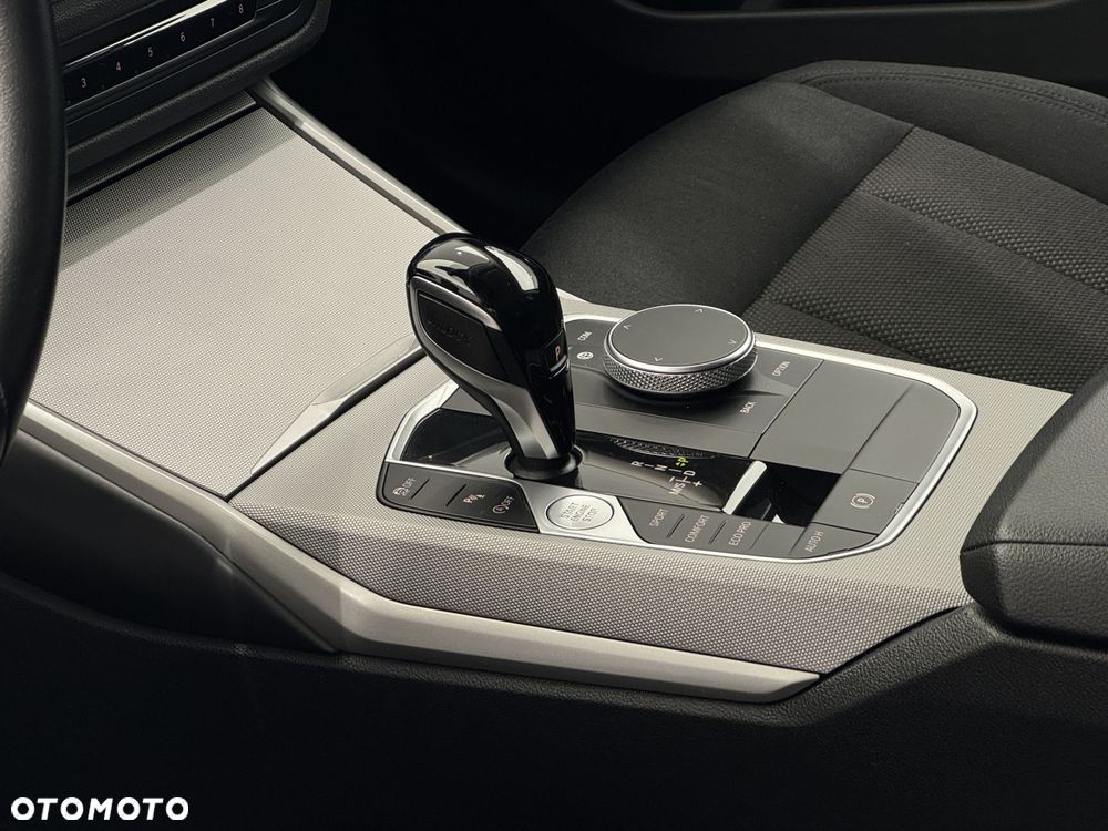 BMW Seria 3 318i Advantage - 9