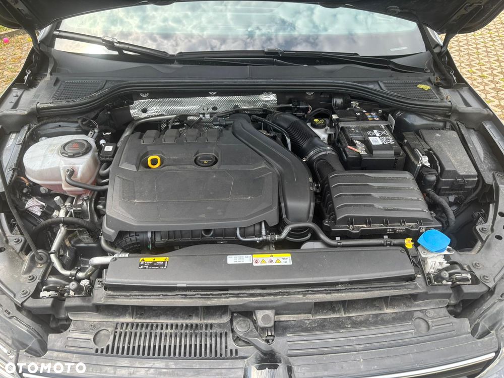 Volkswagen Golf 1.5 eTSI mHEV R-Line DSG - 22
