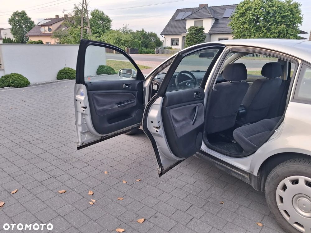 Volkswagen Passat 1.8 - 11