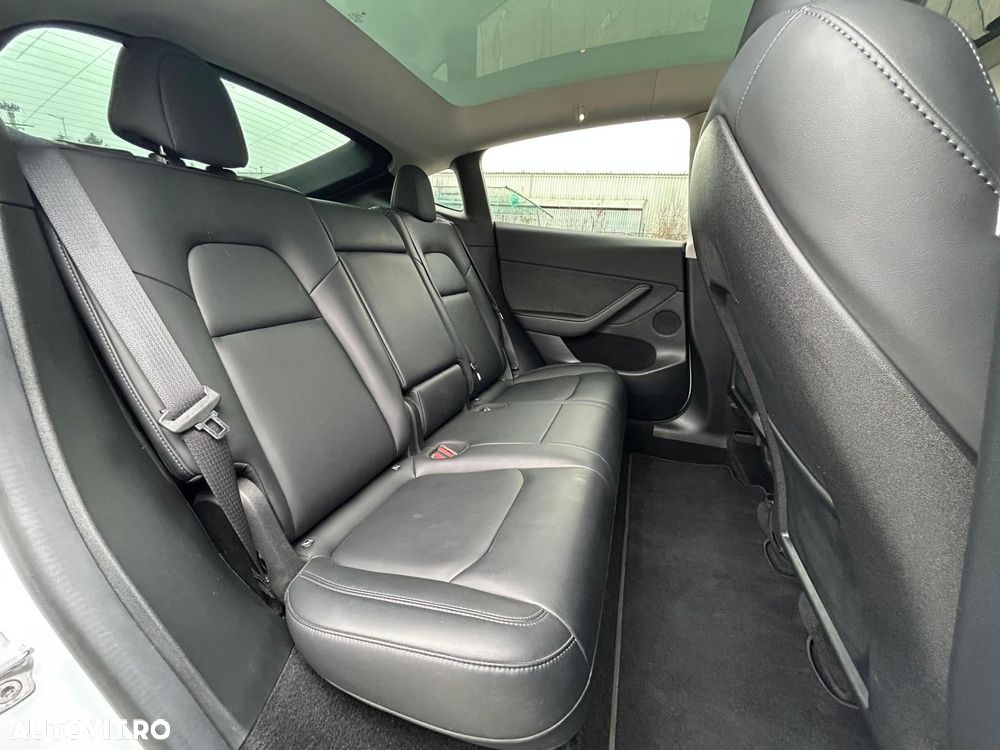 Tesla Model Y Long Range Dual Motor AWD - 16