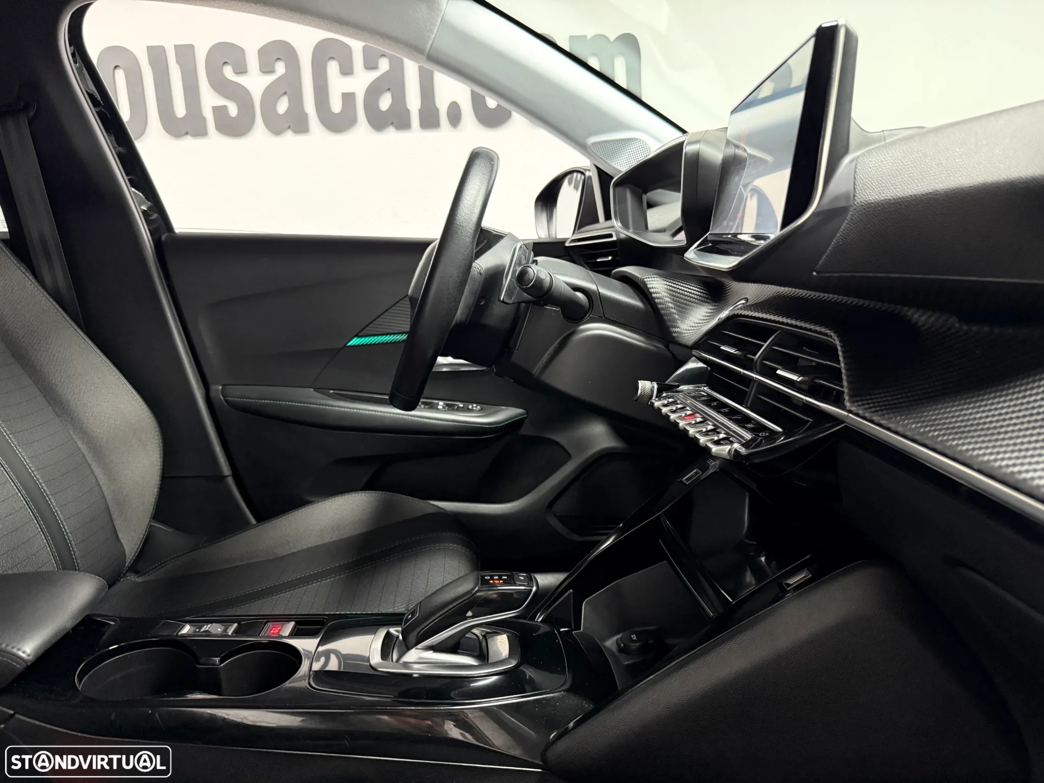 Peugeot 208 1.2 PureTech Allure EAT8 - 8