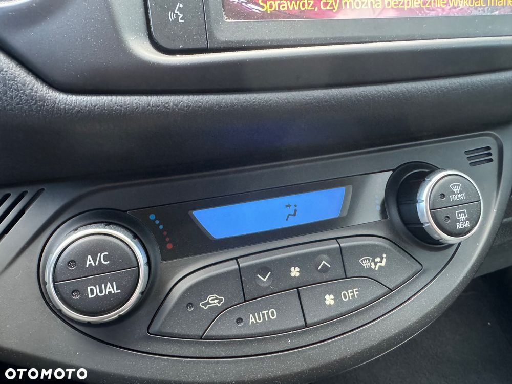 Toyota Yaris Hybrid 100 Premium - 19