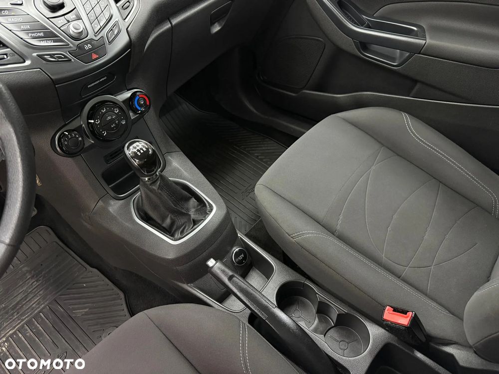 Ford Fiesta - 25